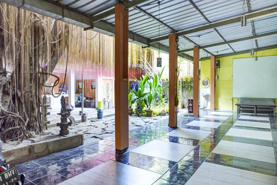 OYO Life 91205 Rindang Guesthouse Syariah Hotel in West Java