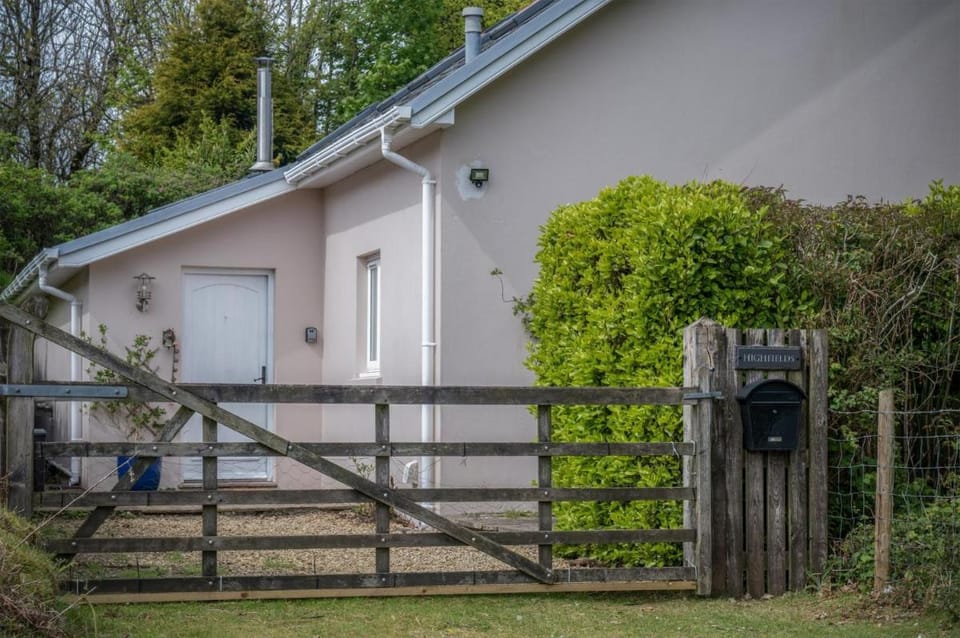 Highfield - 3 Bedroom Holiday Home - Llanmadoc Vacation rental in Wales