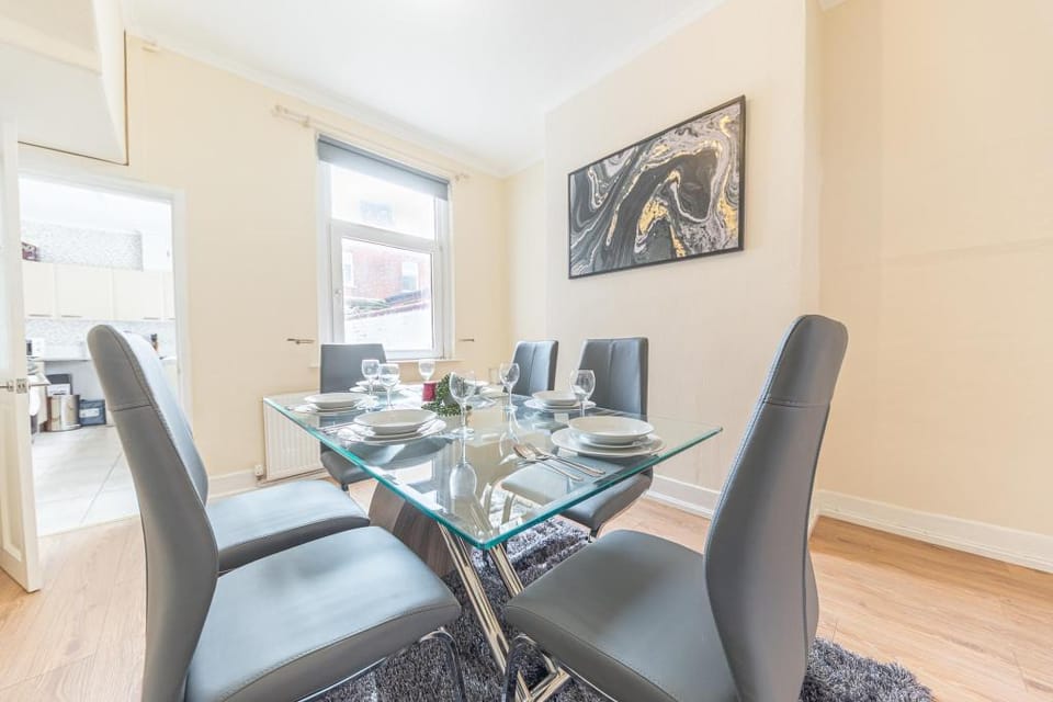 KING BED♡  LUXURY CITY CENTRE HOUSE Vacation rental in Barrow-in-Furness