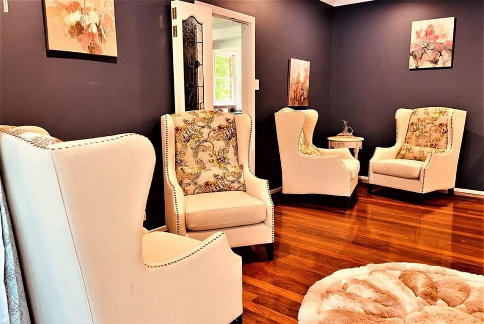 Resort - sauna, heated pool/spa, tennis, Billards Vacation rental in Sutton Forest