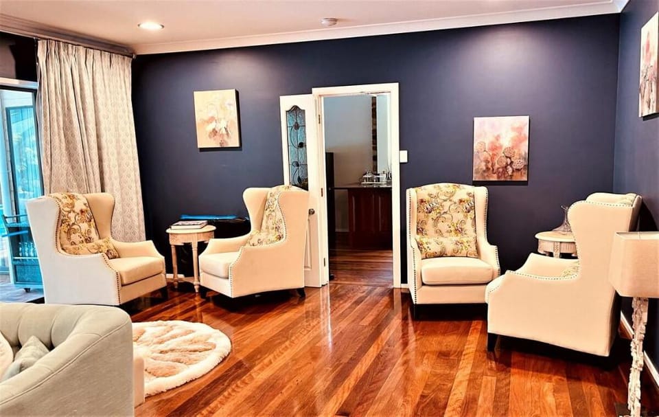 Resort - sauna, heated pool/spa, tennis, Billards Vacation rental in Sutton Forest