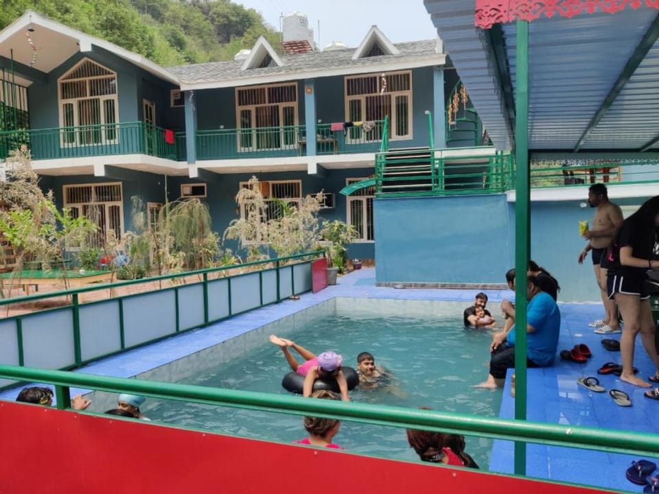 Riveria Hills kasauli. Pool party, Bonfire ,Trek Villa in Himachal Pradesh