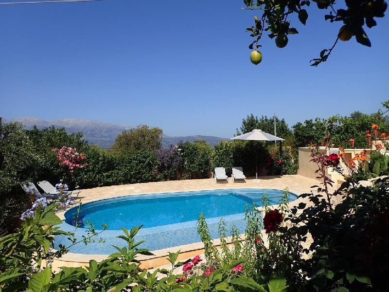 Small village, 2 houses together for 2 families Villa in Crete
