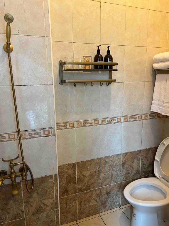 back mountain and cat【後山與貓】看花｜和煦暖陽的雙人房｜寵物友善｜方便停車｜ Vacation rental in Taiwan, Province of China
