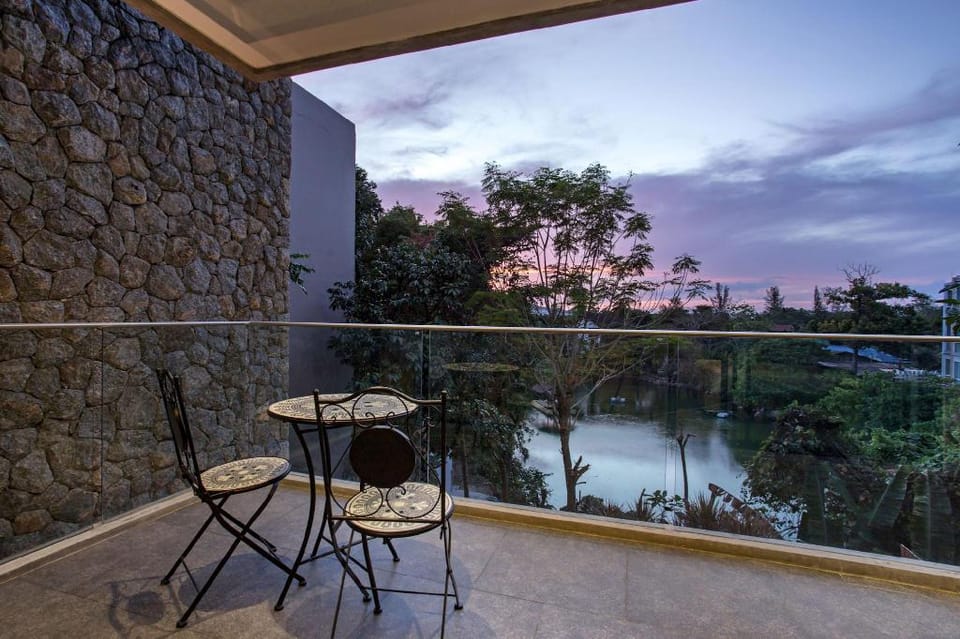 Tropical Green Views Private 4BR Pool Villa Jeanne Villa in Kamala