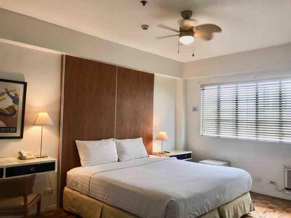 Stay @304 Clipper House, Free WiFi, GREAT Location Apartment in Makati