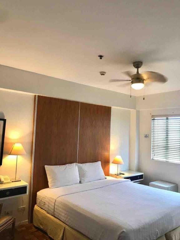 Stay @304 Clipper House, Free WiFi, GREAT Location Apartment in Makati