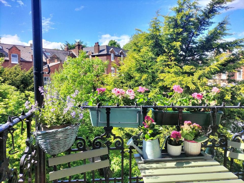 Charming Bright Highgate with balcony Apartment in London Borough of Islington