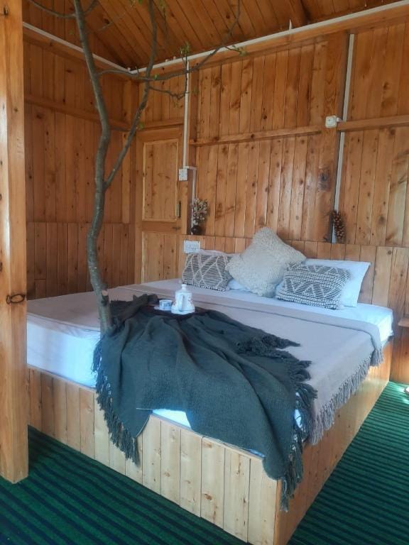 Tree house ghiyagi Vacation rental in Himachal Pradesh