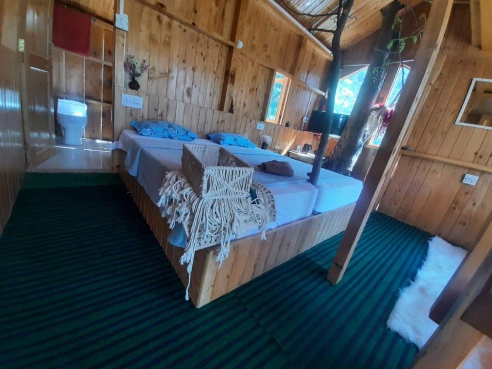Tree house ghiyagi Vacation rental in Himachal Pradesh
