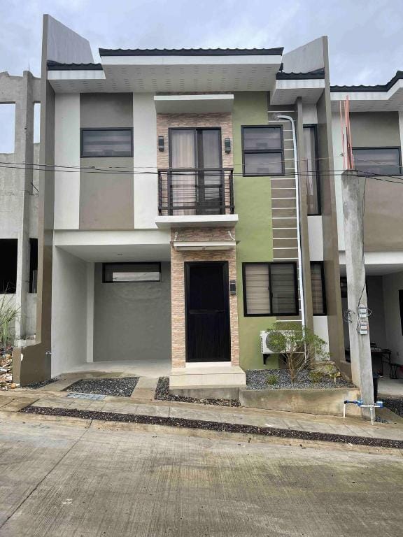 Cheerful 4 Bedroom Townhouse good for tourists Vacation rental in Cebu City