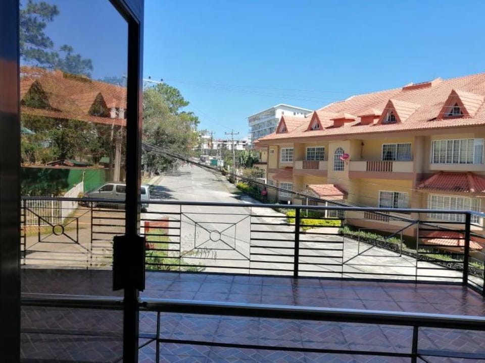 Baguio City- 3 Pax Studio Foggy, Cold Breeze, Cozy Apartment in Baguio