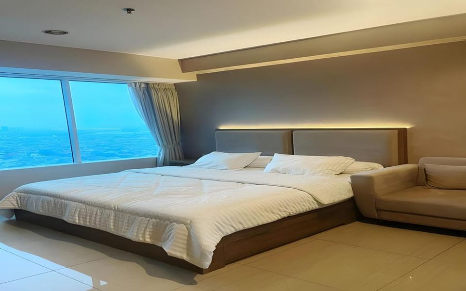 Grand Kamala Lagoon by Beatrix Room Hotel in West Java
