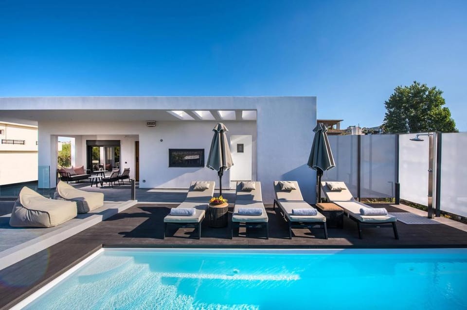 Villa  Amo With Private Pool Apartment in Crete