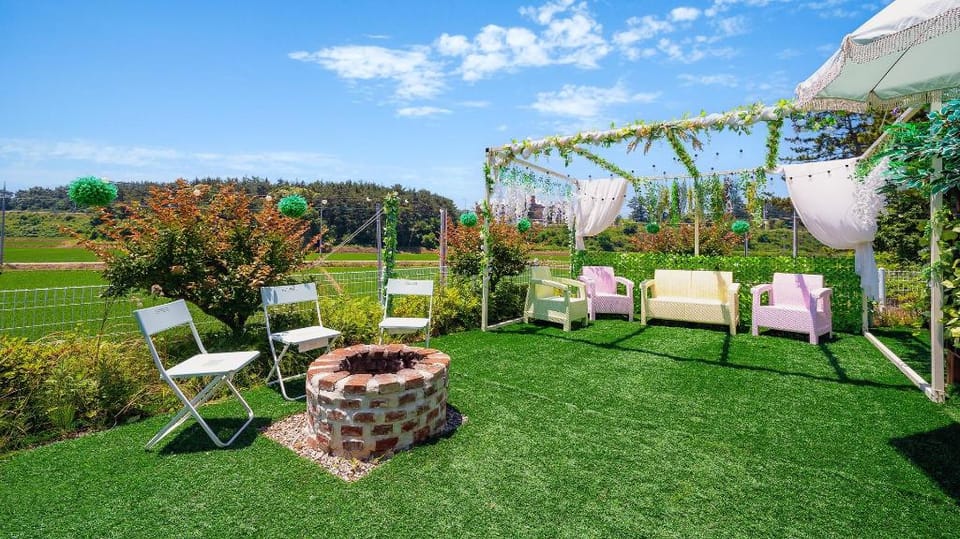 Taean Yoyo Kids Poolvilla Bed and Breakfast in South Korea