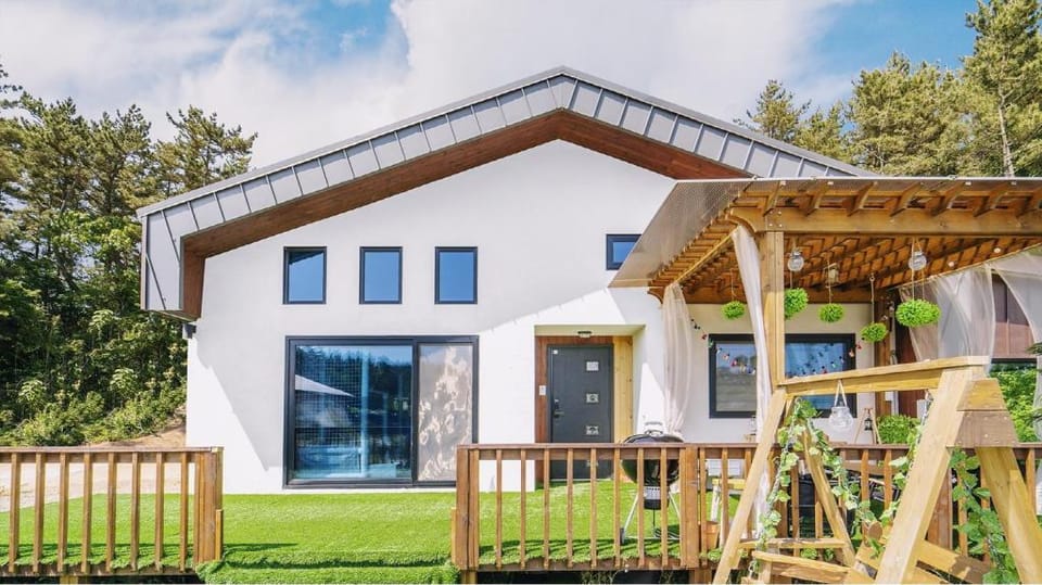 Taean Yoyo Kids Poolvilla Bed and Breakfast in South Korea