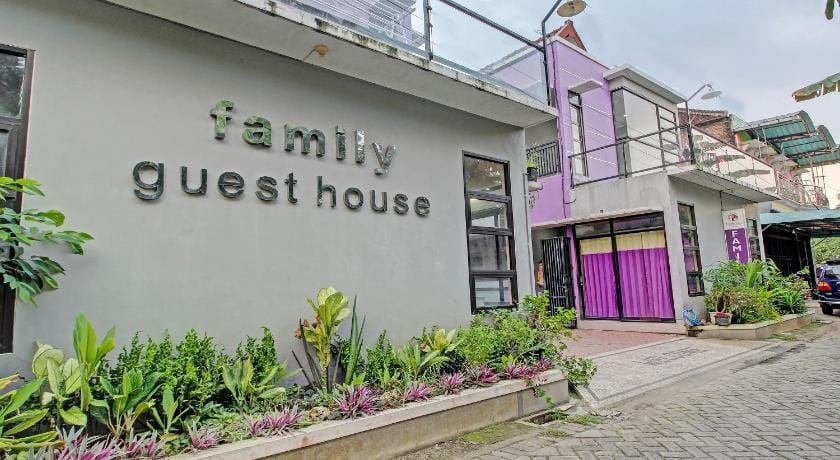 Hotel O Family Guest House Syariah Hotel in East Java