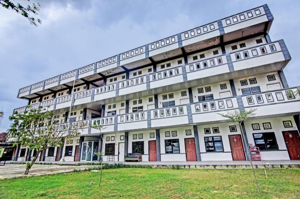 OYO 91231 Penginapan Fathona Syariah Hotel in Indonesia