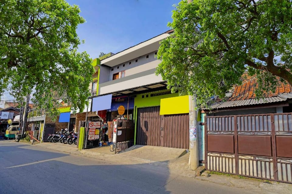 SPOT ON 91221 Pondok Nsn Syariah Hotel in Bandung