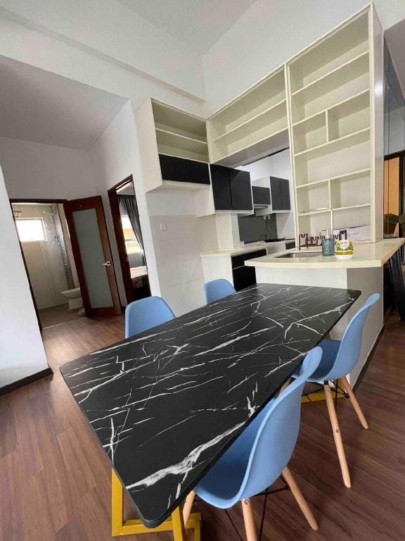 KL prime area. Publica Hartamas. One free carpark. Apartment in Petaling Jaya