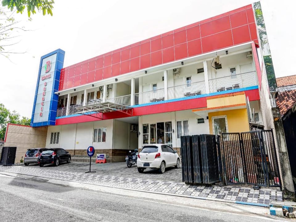 Capital O 91183 Hotel Bahagia Sampang Hotel in Surabaya