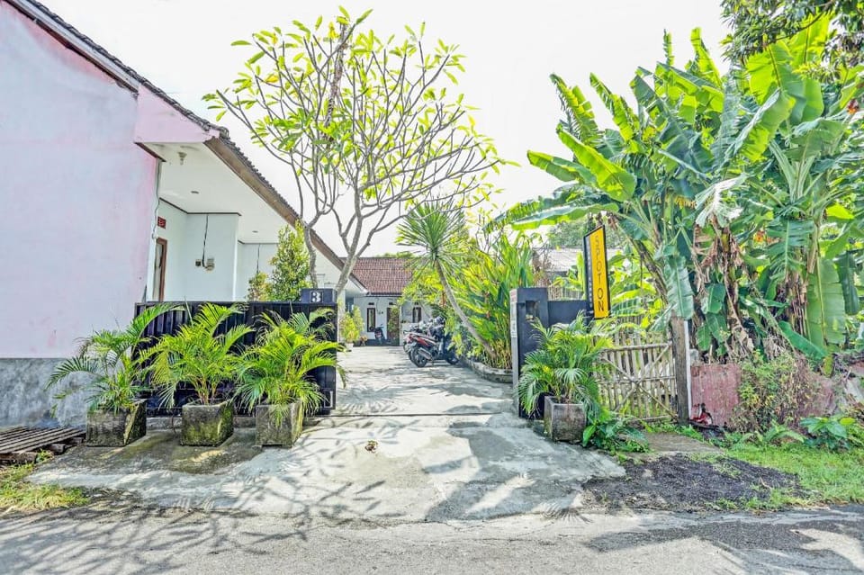 SPOT ON 91197 Pondok Rahayu Hotel in North Kuta