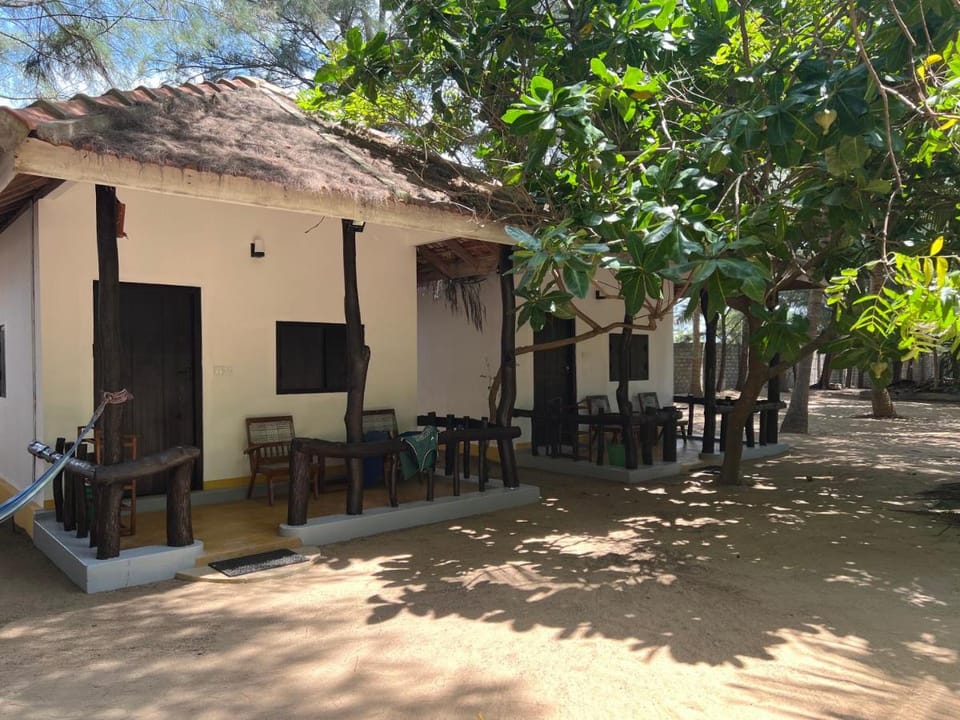 Sand Dune Beach Hotel & Surf Camp Bed and Breakfast in Sri Lanka
