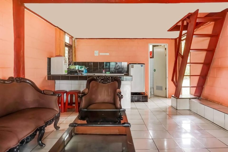 OYO 91218 Villa Karang Sono Hotel in Indonesia