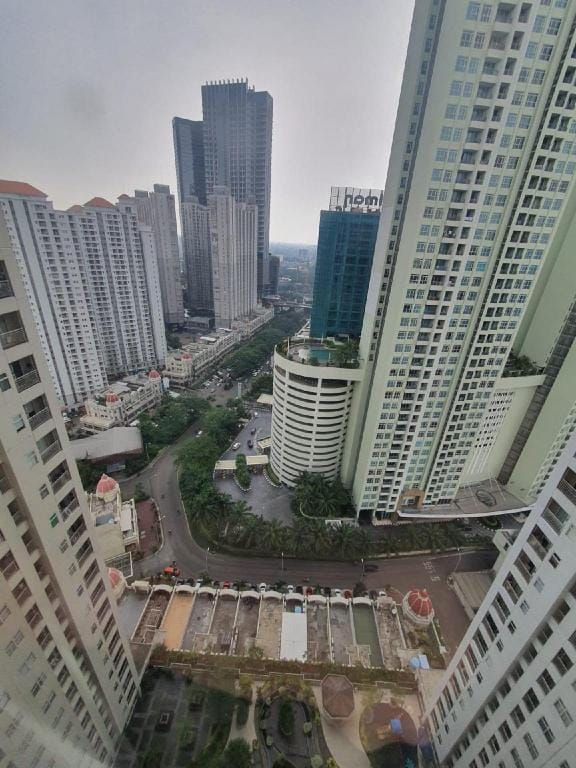 Homey & Private 1Bedroom Madison Park Central Park Apartment in Jakarta