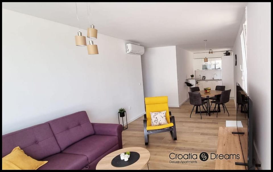 Deluxe 79m2 apartment with pool, 50 m2 garden lounge outdoor space Apartment in Okrug Gornji