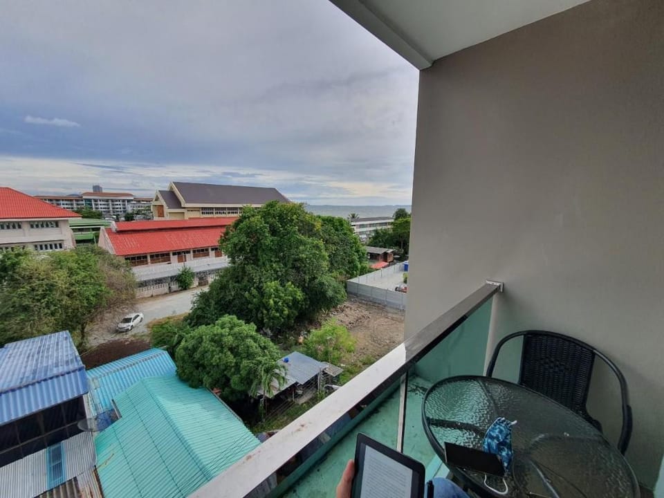 Hill & Sea Balcony 1 Bedroom & 1 Living Room @BluX Apartment in Chon Buri Changwat