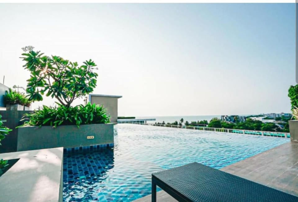 Hill & Sea Balcony 1 Bedroom & 1 Living Room @BluX Apartment in Chon Buri Changwat