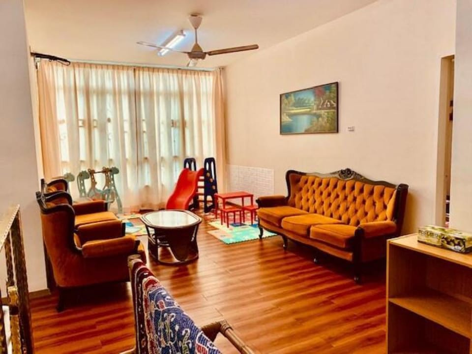 Hamreen Homestay a prestigious peaceful home Vacation rental in Pahang, Malaysia
