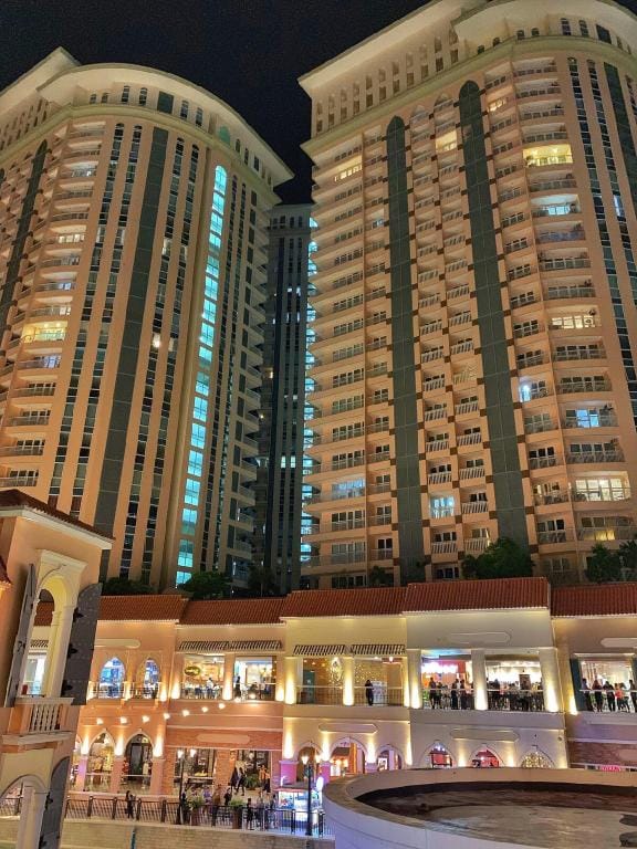 Rare Unit With Balcony at The Venice Luxury Apartment in Makati
