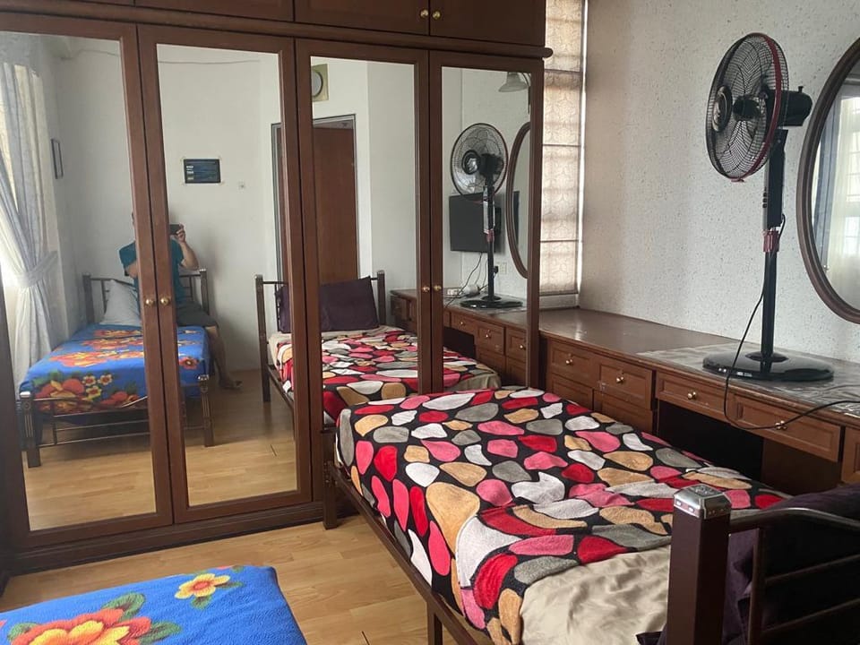 Kempas 6 Bedrooms 12 Pax Big Family Block A-18-02 Apartment in Selangor, Malaysia