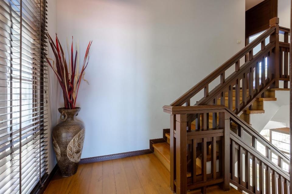 Five Bedroom Pool Villa Close To Town (H5) Villa in Hua Hin District