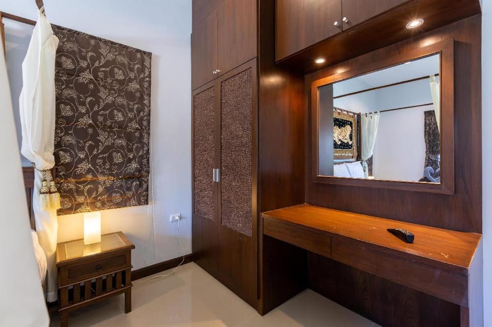 Five Bedroom Pool Villa Close To Town (H5) Villa in Hua Hin District