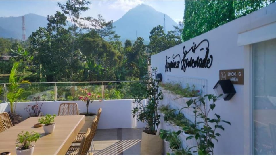White Swan Private Villa, 3 KT, 3 KM, Private Pool Villa in Batu