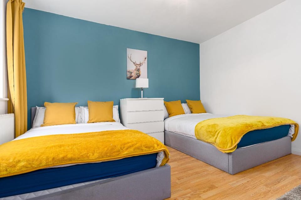 Modern appt - Max  6 persons. Min stay 7 nights Apartment in Edgware
