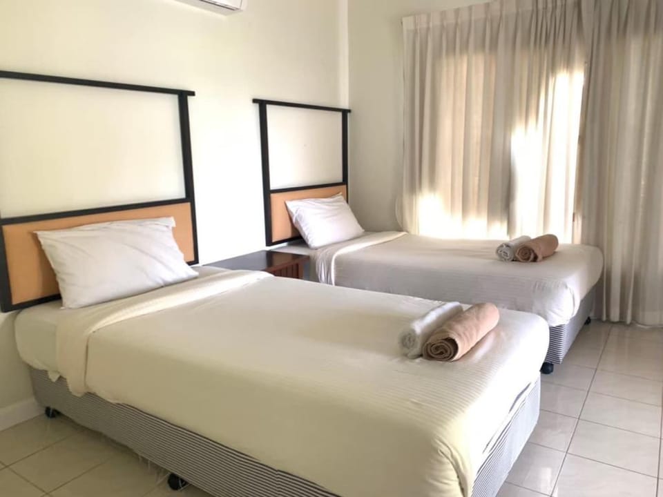Baan Talay Samran Villa บ้านทะเลสำราญวิลลา  Villa in Thailand