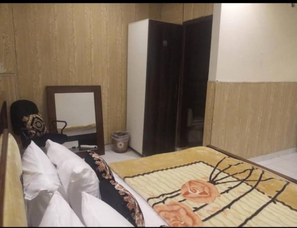 Arfah inn Hotel Vacation rental in Lahore