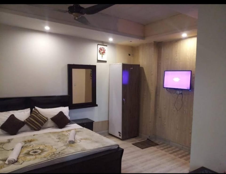 Arfah inn Hotel Vacation rental in Lahore