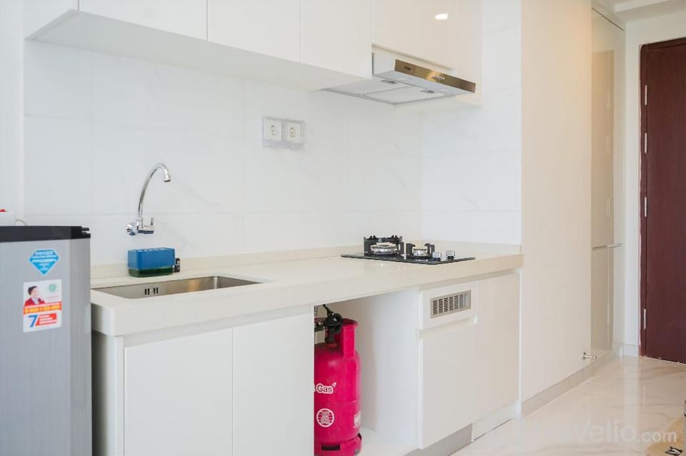 Nice Minimalist Studio @ Sky House BSD By Travelio Apartment in West Java
