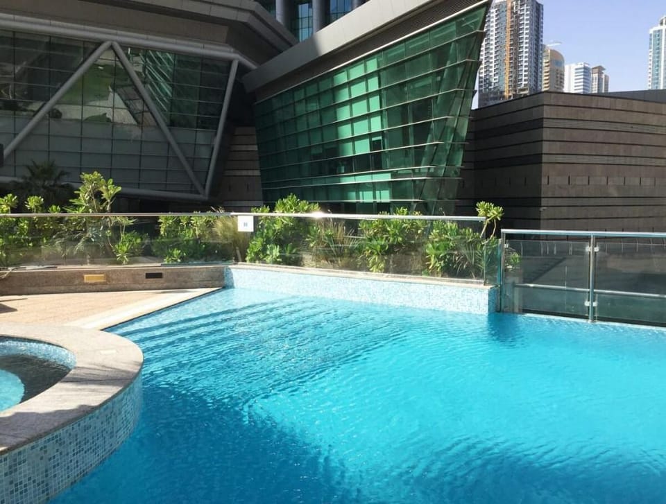 METRO - Cozy & Modern 1BR Apartment In JLT Apartment in Dubai