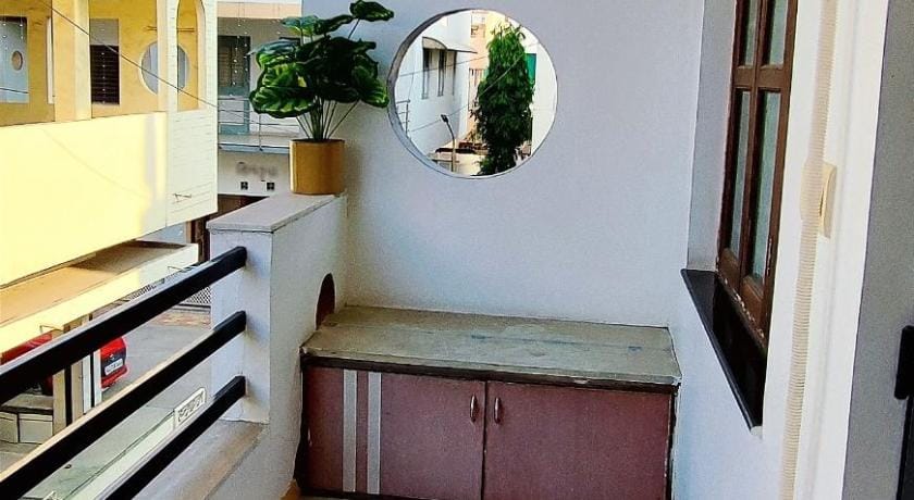 Homeland Stay- Gold Category 3BHK Suit Nr Kankaria Vacation rental in Ahmedabad