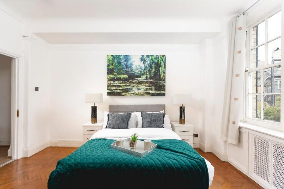 Authentic & Spacious 5 Bed Apartment/Hyde Park Apartment in City of Westminster