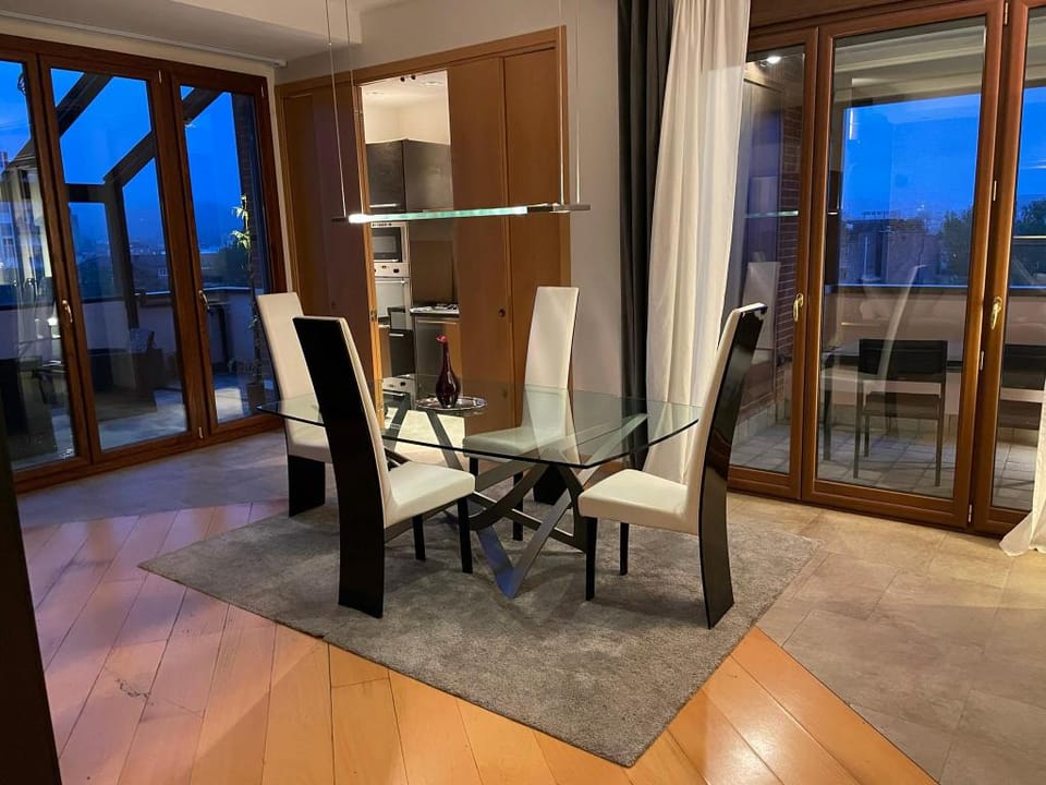 Attico con vista spettacolare e Jacuzzi Vacation rental in Bologna