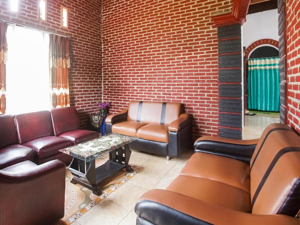 SPOT ON 91255 Desa Wisata Embung Purworejo Hotel in Indonesia