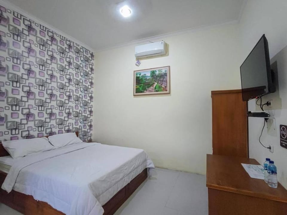 RedDoorz @ Tanakatto Homestay Waikabubak Hotel in Indonesia