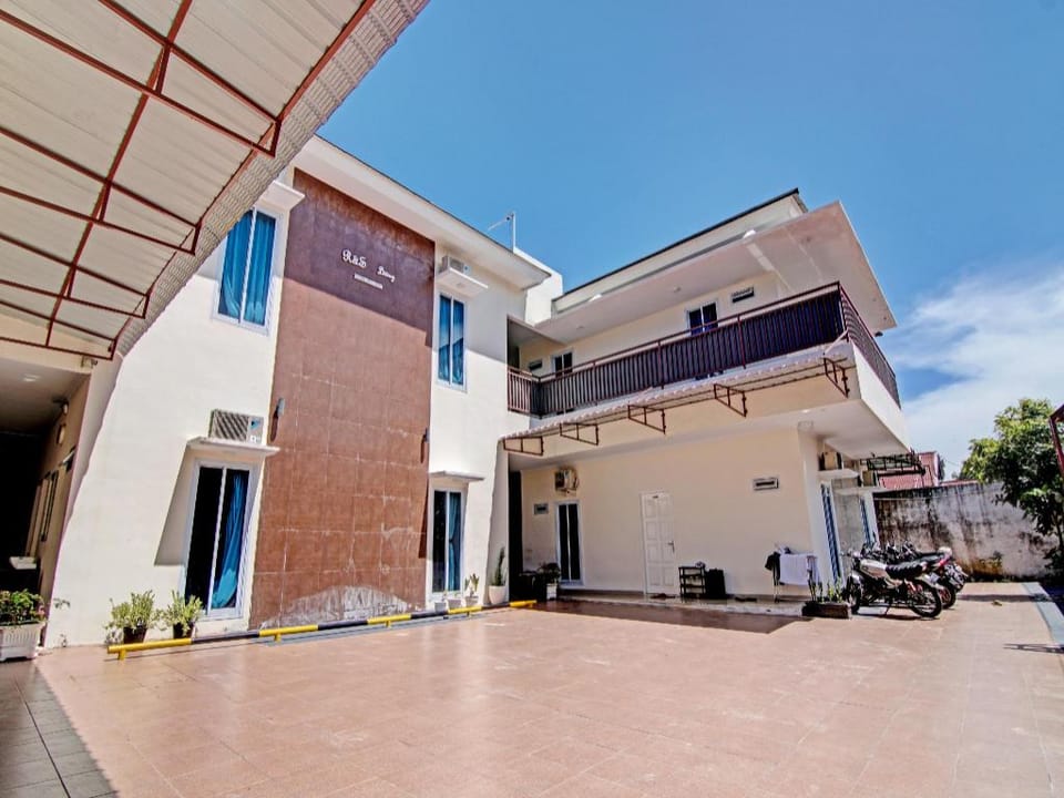OYO 91269 R&s Living Residence Hotel in West Sumatra, Indonesia